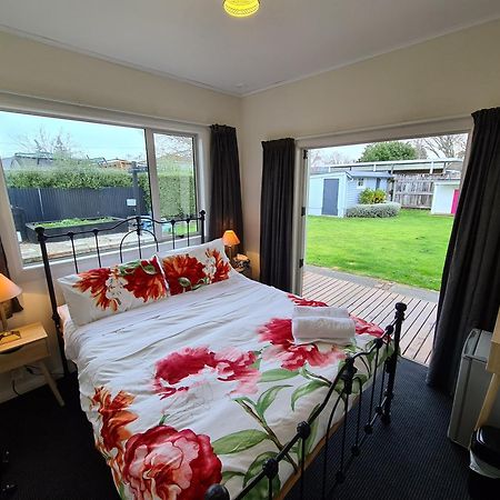 Central Masterton Sleepout Экстерьер фото