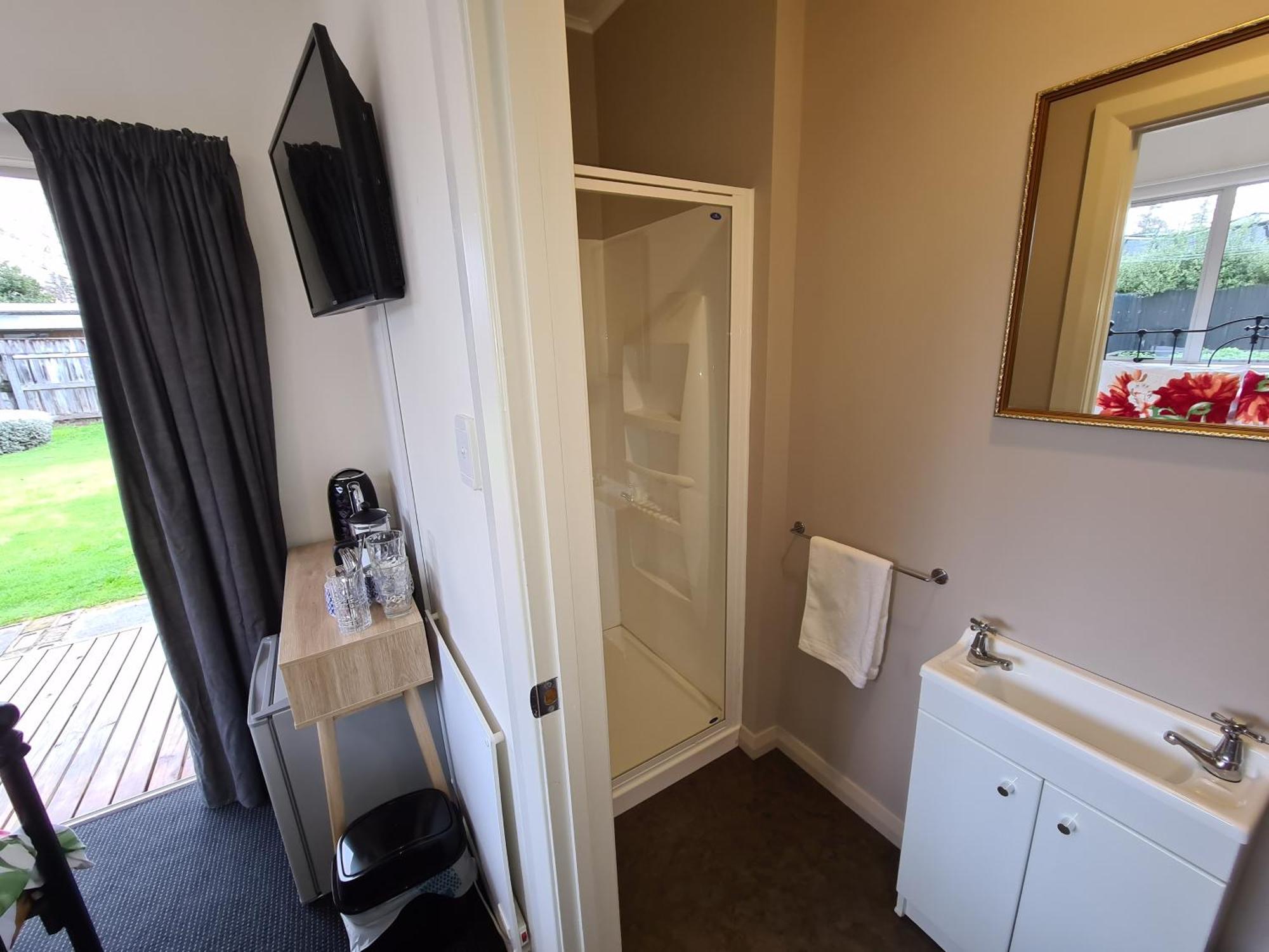 Central Masterton Sleepout Экстерьер фото