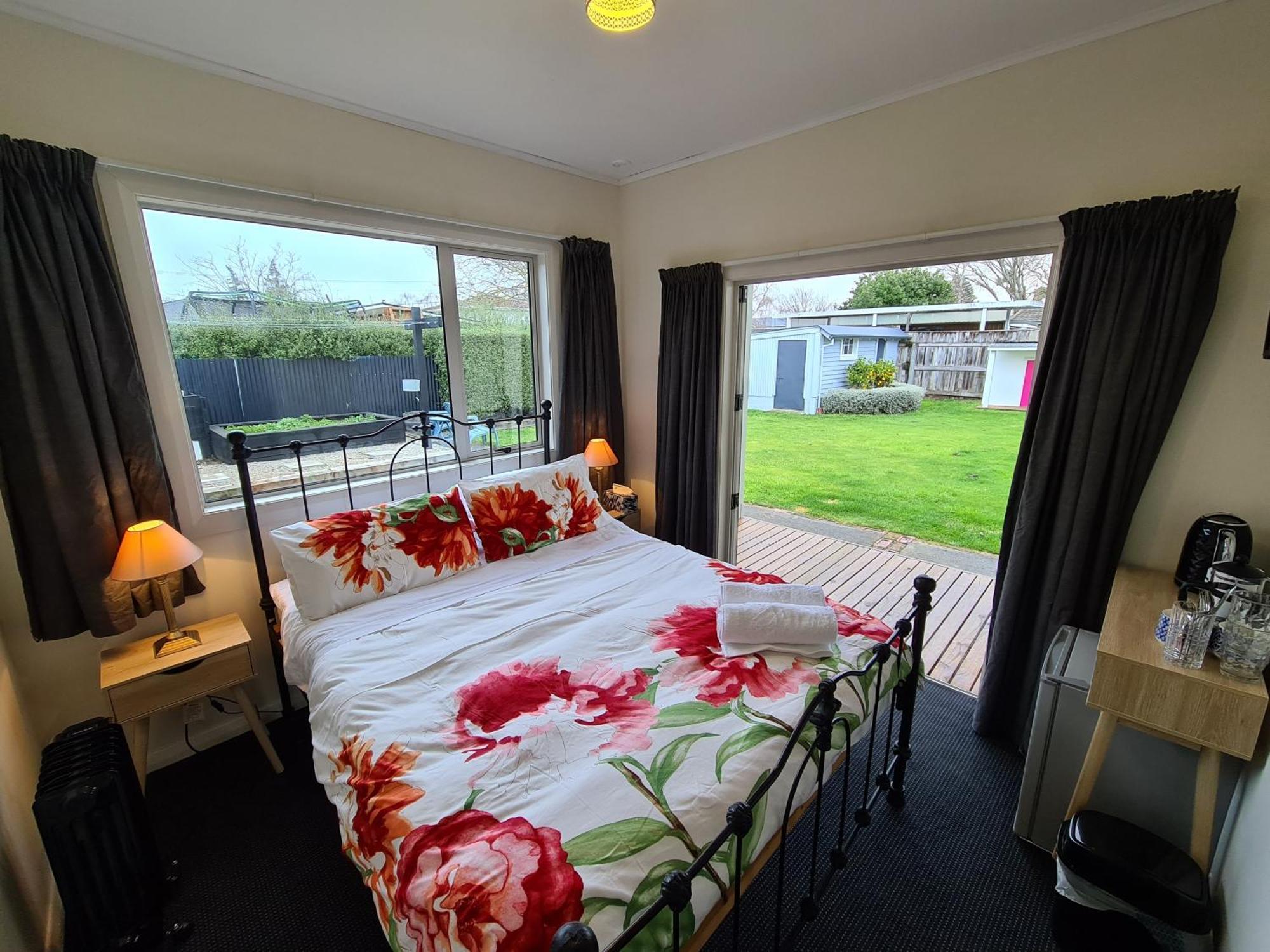 Central Masterton Sleepout Экстерьер фото